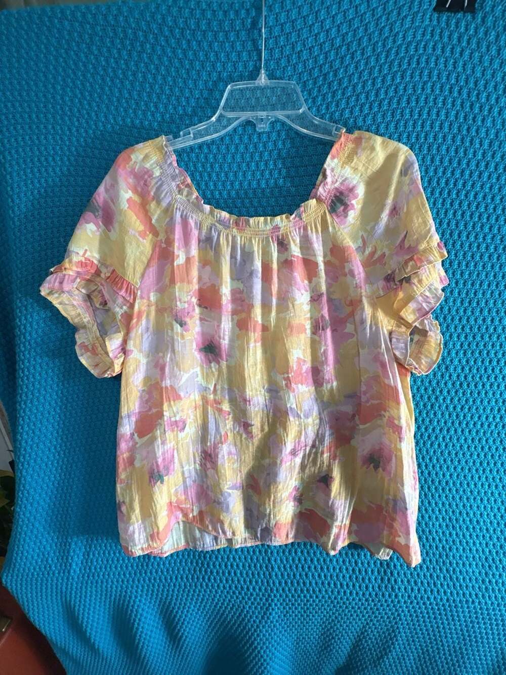 Jac & Rachel Women's Watercolor Floral Print Tie Back Flutter Sleeve Top